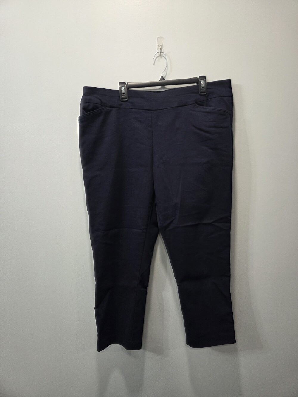 Women's Croft & Barrow Navy Capris // 18W Short